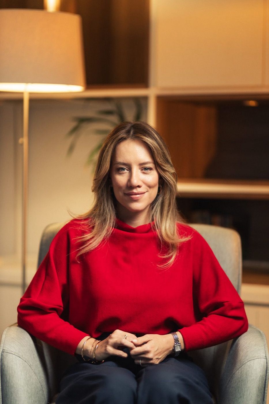 Lívia Oliveira em sua poltrona no consultório